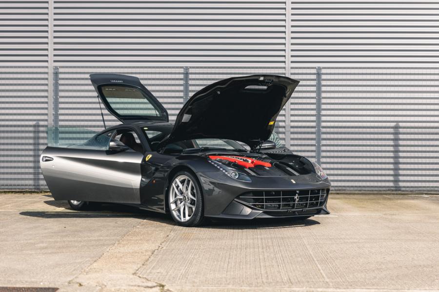  Ferrari F12berlinetta 2014 года  (UK) (фото 161 из 276)